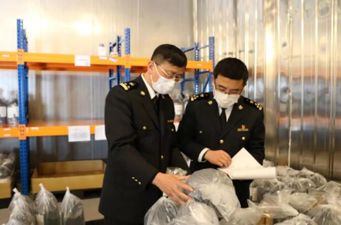 <a href='http://m.itzaixian.com' title='危險(xiǎn)品運(yùn)輸' >危險(xiǎn)品運(yùn)輸</a>